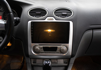 Подержанный автомобиль Ford Focus Hatchback 2010 года (15 фото)