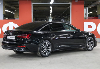 Подержанный автомобиль Audi A6 Sedan 2021 года (5 фото)