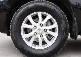 Подержанный автомобиль Toyota Land Cruiser Suv 2009 года (21 фото)