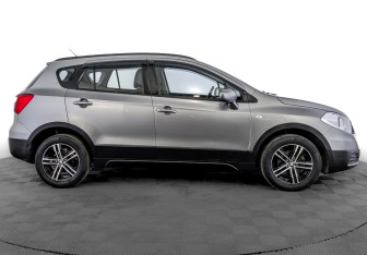 Подержанный автомобиль Suzuki SX4 Hatchback 2013 года (4 фото)