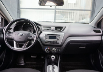 Подержанный автомобиль Kia Rio Sedan 2014 года (11 фото)