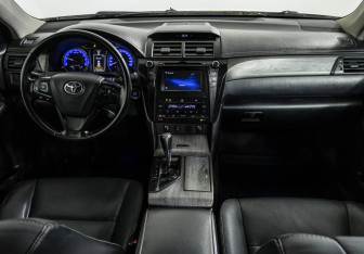 Подержанный автомобиль Toyota Camry Sedan 2015 года (12 фото)