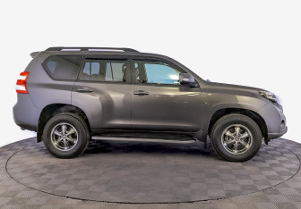 Подержанный автомобиль Toyota Land Cruiser Prado 2015 года (4 фото)