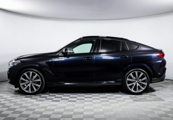 Подержанный автомобиль BMW X6 2021 года (8 фото)