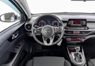 Подержанный автомобиль Kia Cerato Sedan 2019 года (21 фото)