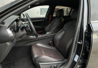 Подержанный автомобиль Genesis G70 2020 года (34 фото)