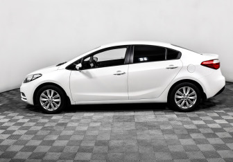 Подержанный автомобиль Kia Cerato Sedan 2013 года (8 фото)