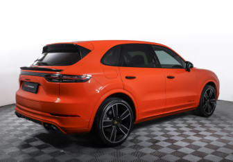 Подержанный автомобиль Porsche Cayenne 2020 года (5 фото)