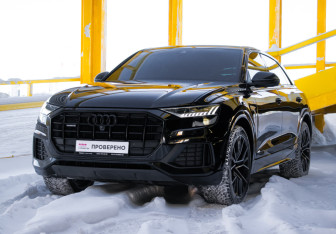 Подержанный автомобиль Audi Q8 2021 года (15 фото)