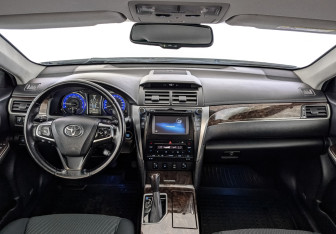 Подержанный автомобиль Toyota Camry Sedan 2017 года (14 фото)