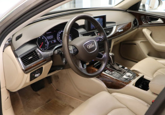 Подержанный автомобиль Audi A6 Sedan 2015 года (7 фото)