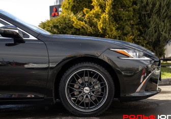 Подержанный автомобиль Lexus ES 2019 года (21 фото)