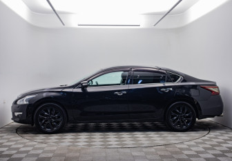 Подержанный автомобиль Nissan Teana 2014 года (8 фото)