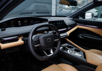 Подержанный автомобиль Changan UNI-V 2023 года (22 фото)