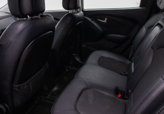 Подержанный автомобиль Hyundai ix35 2012 года (11 фото)