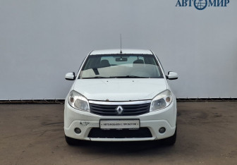 Подержанный автомобиль Renault Sandero 2012 года (2 фото)