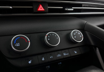 Подержанный автомобиль Hyundai Elantra Sedan 2021 года (21 фото)