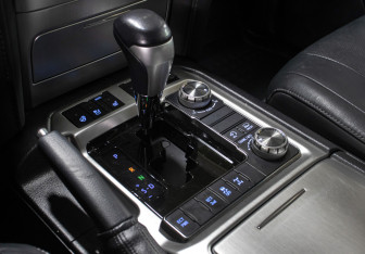 Подержанный автомобиль Toyota Land Cruiser Suv 2021 года (17 фото)
