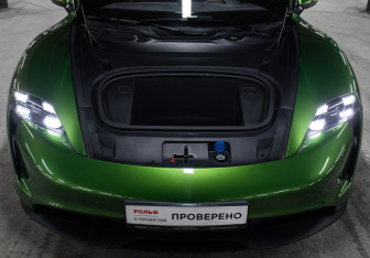 Подержанный автомобиль Porsche Taycan 2022 года (9 фото)