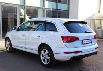 Подержанный автомобиль Audi Q7 2012 года (6 фото)