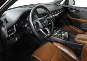 Подержанный автомобиль Audi Q7 2017 года (9 фото)