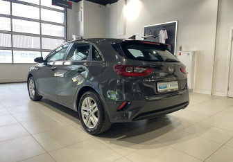 Подержанный автомобиль Kia Ceed Hatchback 2020 года (6 фото)