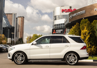 Подержанный автомобиль Mercedes-Benz GLE 2016 года (6 фото)