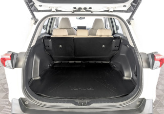 Подержанный автомобиль Toyota RAV4 2021 года (10 фото)