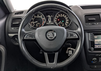 Подержанный автомобиль Skoda Yeti 2017 года (22 фото)