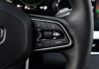 Подержанный автомобиль Geely Monjaro 2025 года (31 фото)