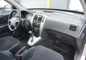 Подержанный автомобиль Hyundai Tucson 2006 года (9 фото)
