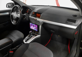 Подержанный автомобиль Opel Astra Hatchback 2010 года (9 фото)