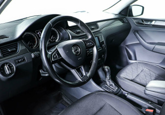 Подержанный автомобиль Skoda Rapid Liftback 2019 года (12 фото)
