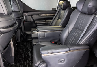 Подержанный автомобиль Toyota Alphard 2018 года (18 фото)