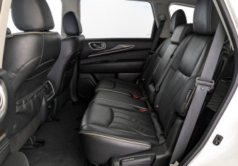 Подержанный автомобиль Infiniti QX60 2018 года (18 фото)