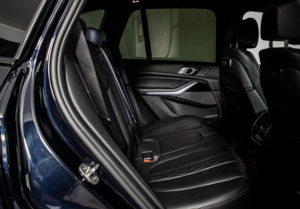 Подержанный автомобиль BMW X5 2020 года (9 фото)