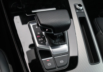 Подержанный автомобиль Audi Q5 2025 года (15 фото)