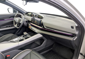 Подержанный автомобиль Changan UNI-V 2024 года (11 фото)