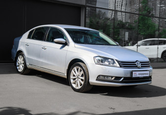Подержанный автомобиль Volkswagen Passat Sedan 2011 года (3 фото)