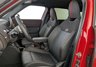 Подержанный автомобиль MINI Countryman 2024 года (29 фото)