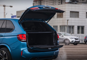 Подержанный автомобиль BMW X5 M 2016 года (29 фото)