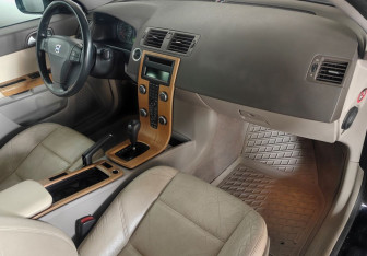Подержанный автомобиль Volvo S40 2007 года (9 фото)