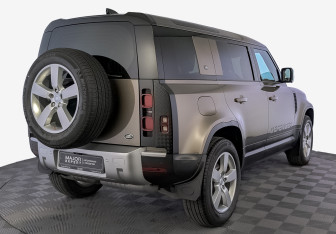 Подержанный автомобиль Land Rover Defender Suv 2021 года (5 фото)