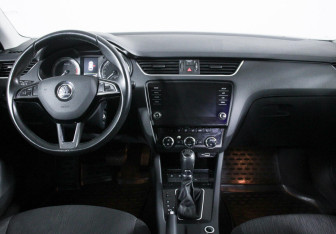 Подержанный автомобиль Skoda Octavia Wagon 2019 года (7 фото)