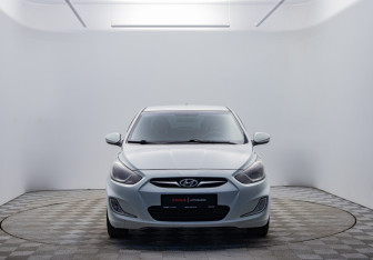 Подержанный автомобиль Hyundai Solaris Sedan 2012 года (2 фото)