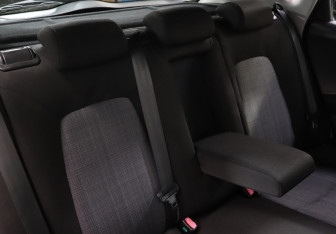 Подержанный автомобиль Kia Ceed Hatchback 2010 года (19 фото)