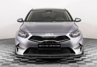 Подержанный автомобиль Kia Ceed Hatchback 2022 года (2 фото)