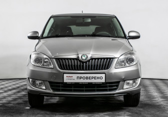 Подержанный автомобиль Skoda Fabia Hatchback 2012 года (2 фото)