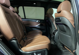 Подержанный автомобиль BMW X7 2020 года (14 фото)