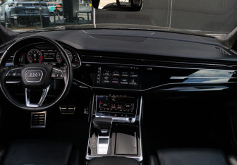 Подержанный автомобиль Audi Q8 2019 года (9 фото)